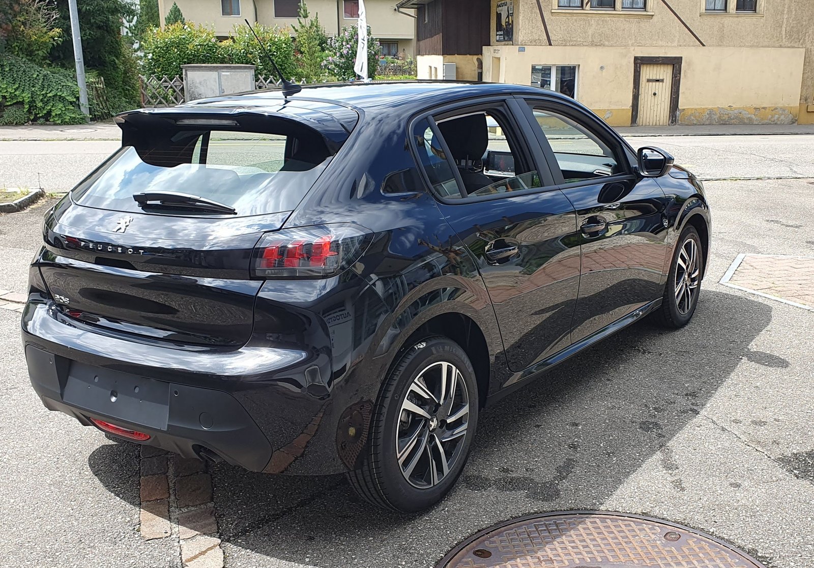 PEUGEOT 208 MHEV Allure Premium Helvetia, Hybride Leggero Benzina/Elettrica, Auto nuove, Automatico - 3