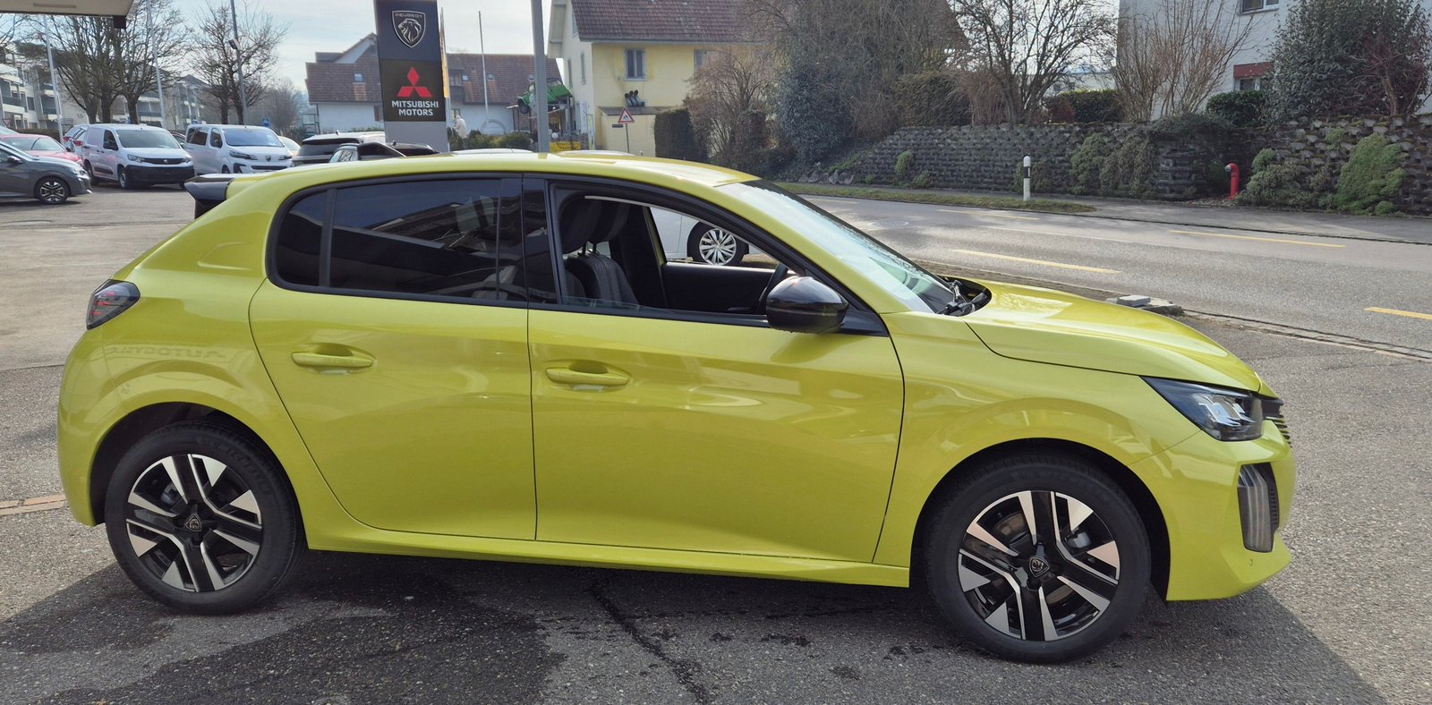 PEUGEOT 208 MHEV GT Helvetia, Mild-Hybrid Petrol/Electric, New car, Automatic - 4
