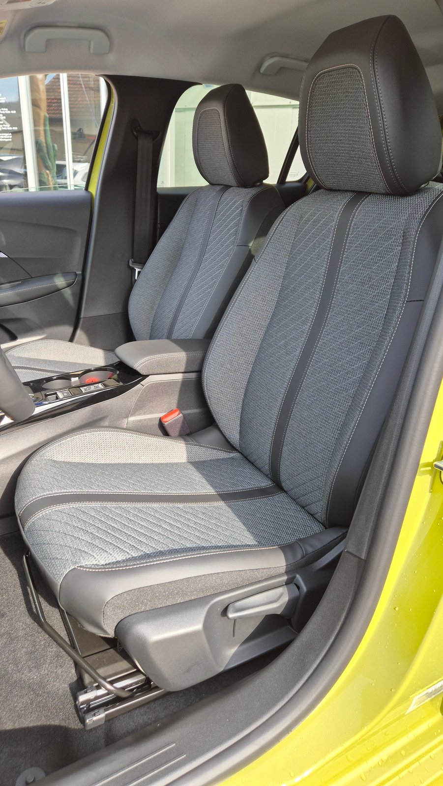 PEUGEOT 208 MHEV GT Helvetia, Mild-Hybrid Petrol/Electric, New car, Automatic - 6