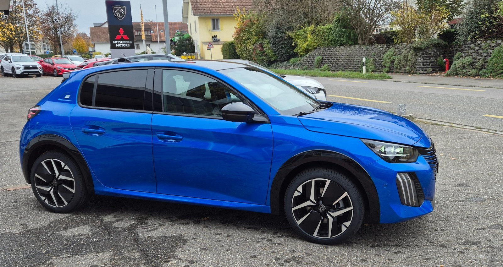 PEUGEOT 208 1.2 MHEV GT Helvetia, Mild-Hybrid Petrol/Electric, New car, Automatic - 4