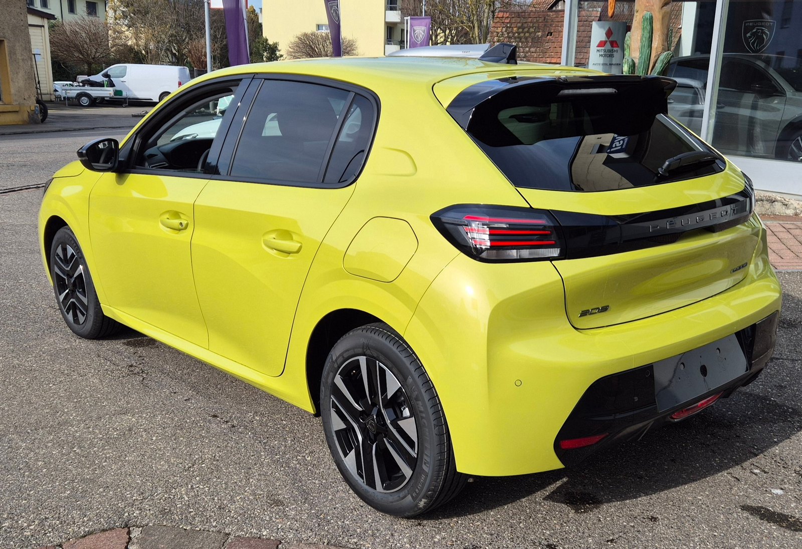 PEUGEOT 208 1.2 MHEV Style Helvetia, Mild-Hybrid Petrol/Electric, New car, Automatic - 3