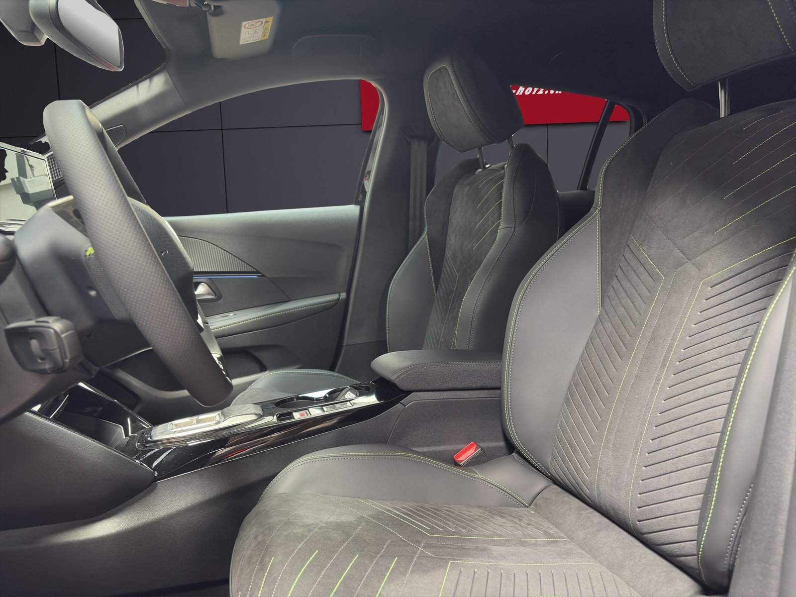 PEUGEOT 208 1.2 MHEV GT, Mild-Hybrid Petrol/Electric, New car, Automatic - 5