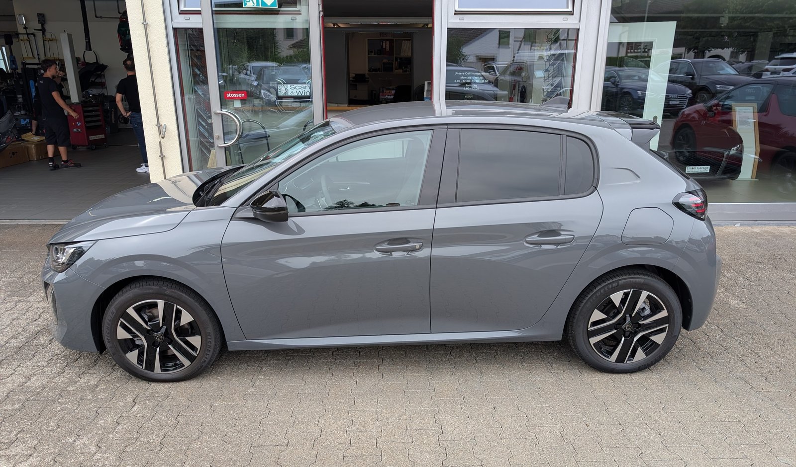 PEUGEOT 208 1.2 MHEV 110 Allure Premium, Hybride Leggero Benzina/Elettrica, Auto nuove, Automatico - 4