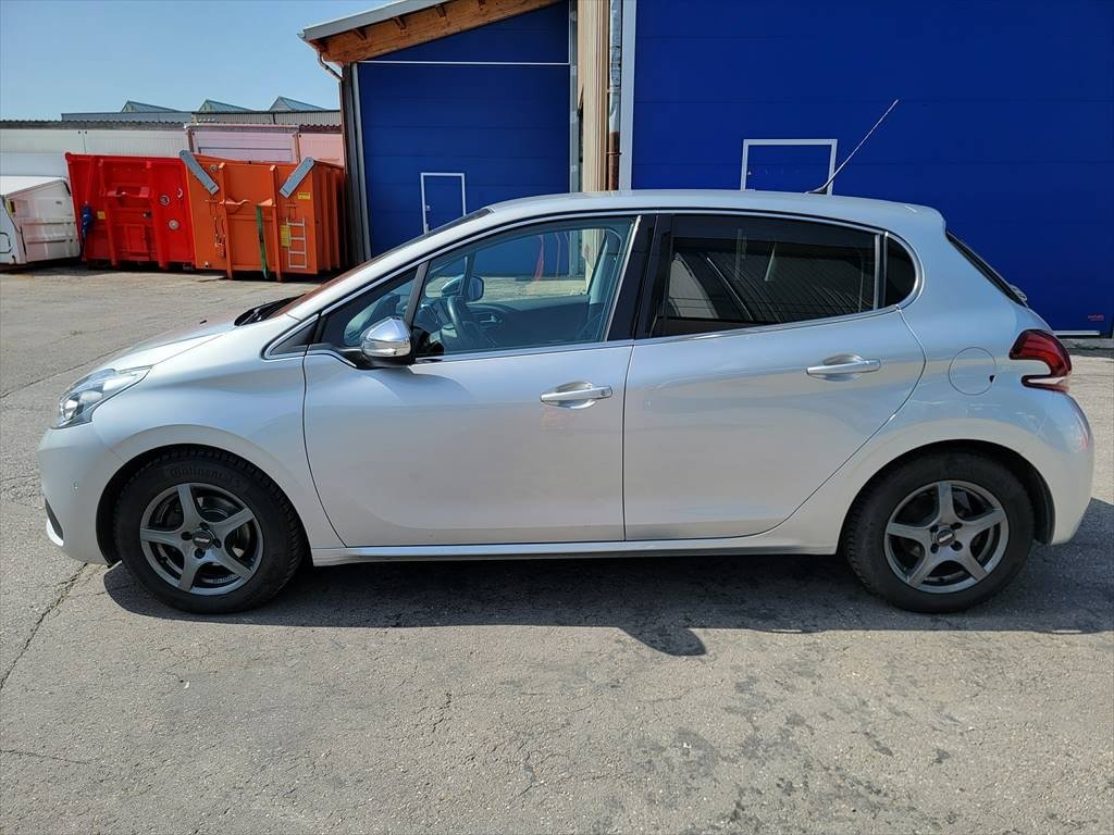 PEUGEOT 208 1.2 PureTech Allure EAT6, Petrol, Second hand / Used, Automatic - 2