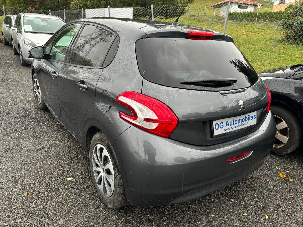 PEUGEOT 208 1.2 VTI Style, Petrol, Second hand / Used, Manual - 4