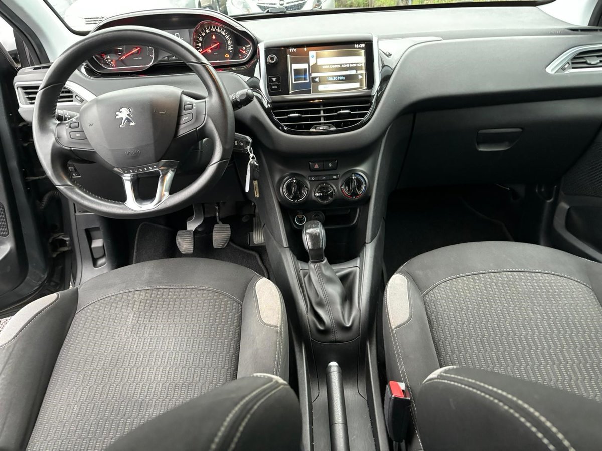 PEUGEOT 208 1.2 VTI Style, Petrol, Second hand / Used, Manual - 5