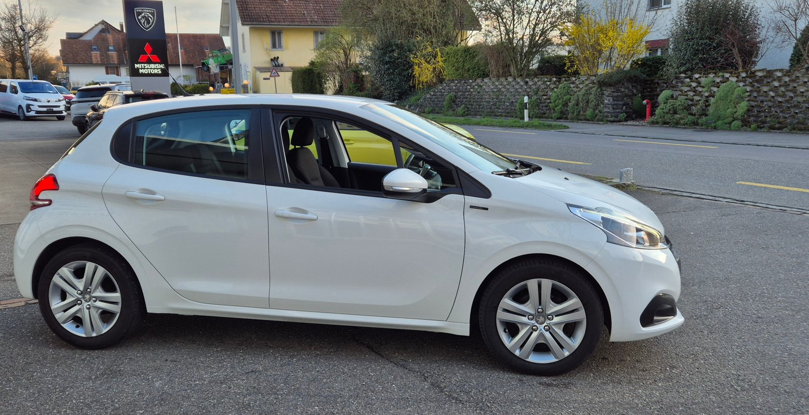 PEUGEOT 208 1.2 PureTech Active, Benzin, Occasion / Gebraucht, Handschaltung - 4