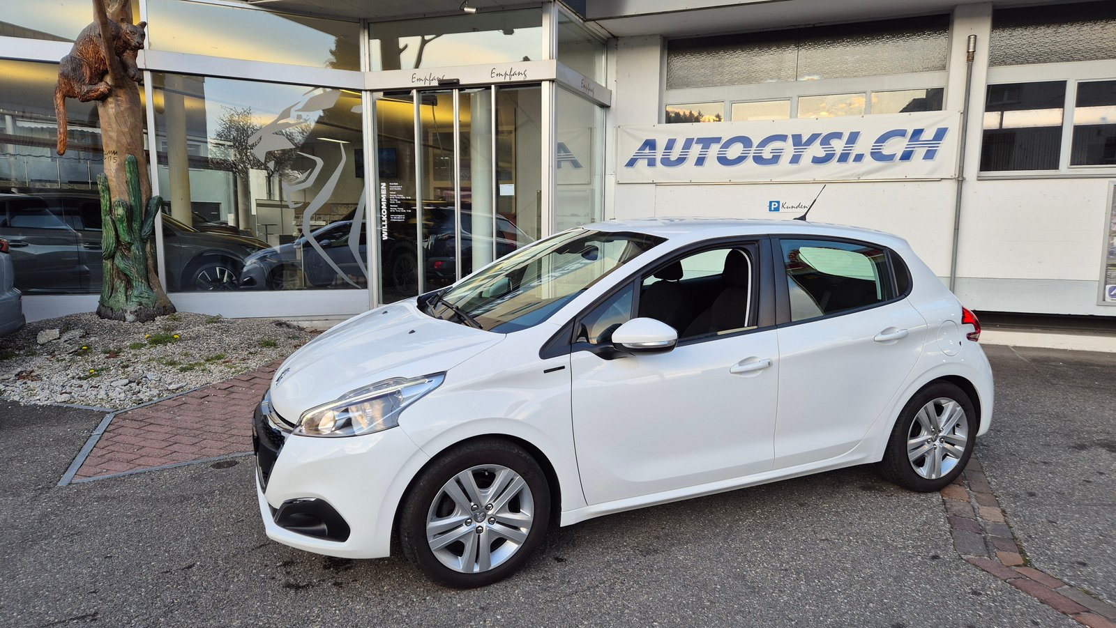 PEUGEOT 208 1.2 PureTech Active, Benzin, Occasion / Gebraucht, Handschaltung - 5