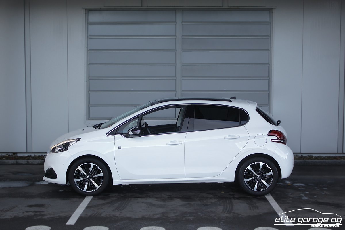 PEUGEOT 208 1.2 PureTech Tech Edition EAT6, Petrol, Second hand / Used, Automatic - 2