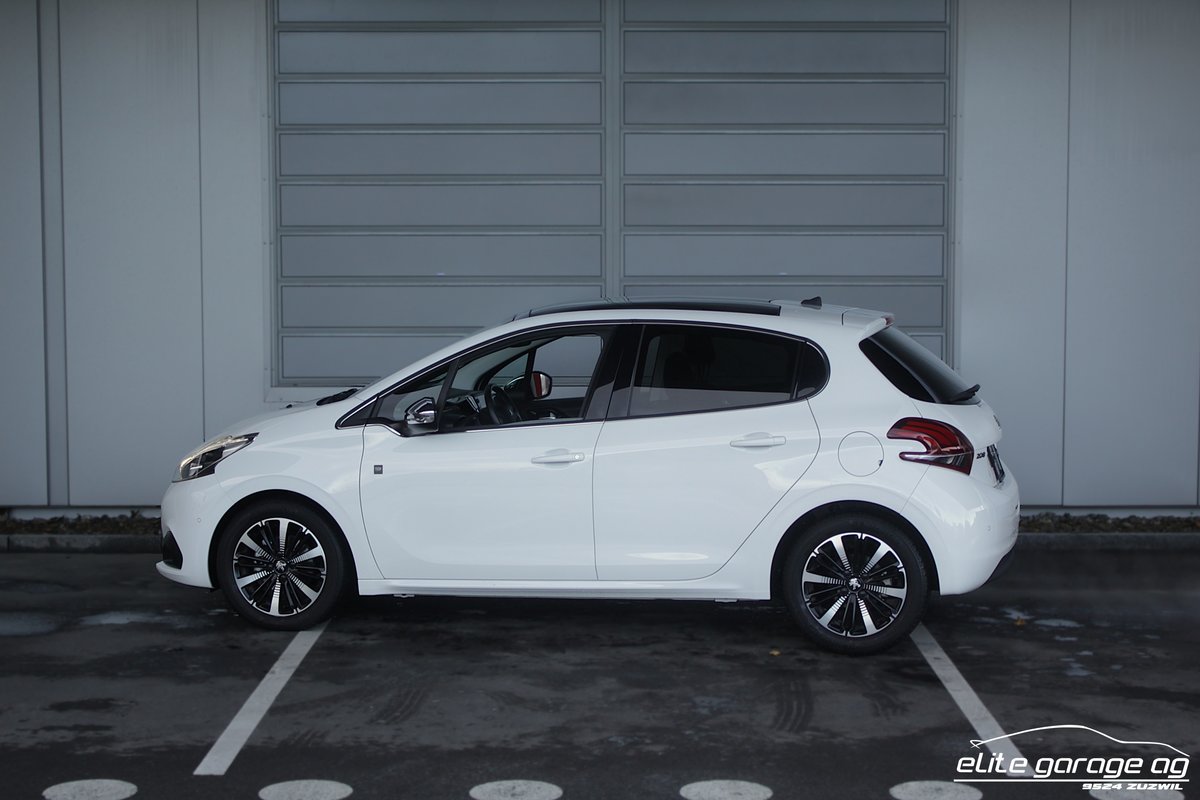 PEUGEOT 208 1.2 PureTech Tech Edition EAT6, Petrol, Second hand / Used, Automatic - 3