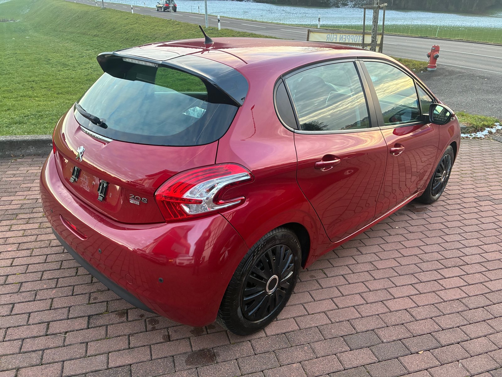 PEUGEOT 208 1.4 e-HDi Active EGS5, Diesel, Occasion / Gebraucht, Automat - 4