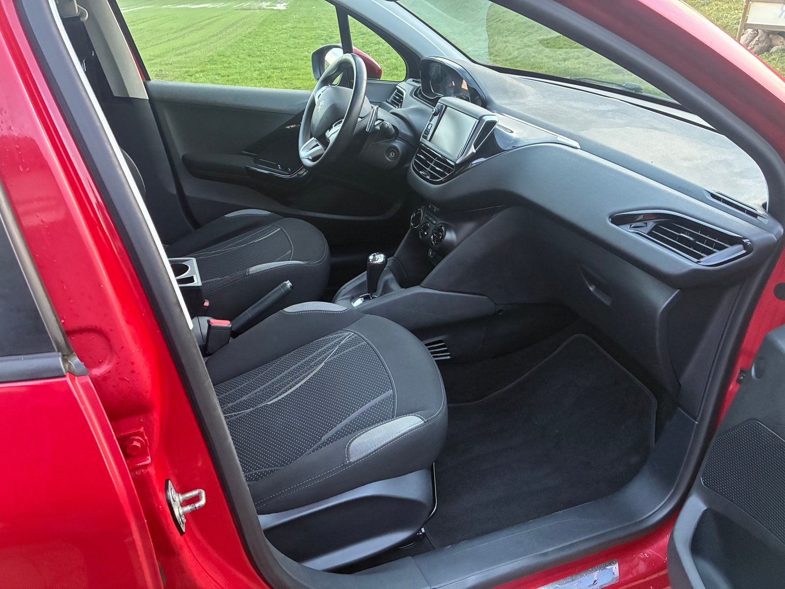 PEUGEOT 208 1.4 e-HDi Active EGS5, Diesel, Occasion / Gebraucht, Automat - 5