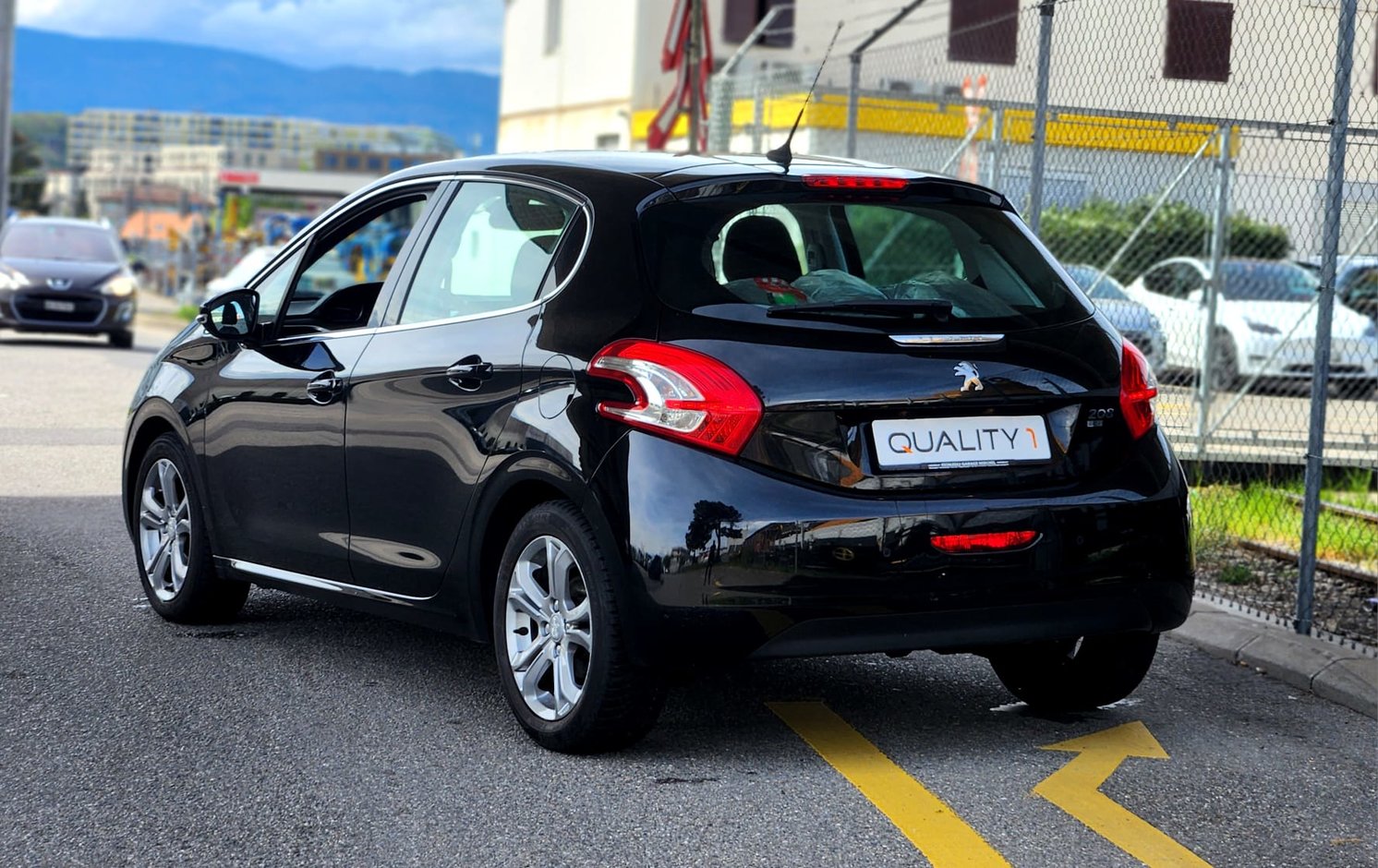 PEUGEOT 208 1.6 e-HDI Allure, Diesel, Occasion / Gebraucht, Handschaltung - 4