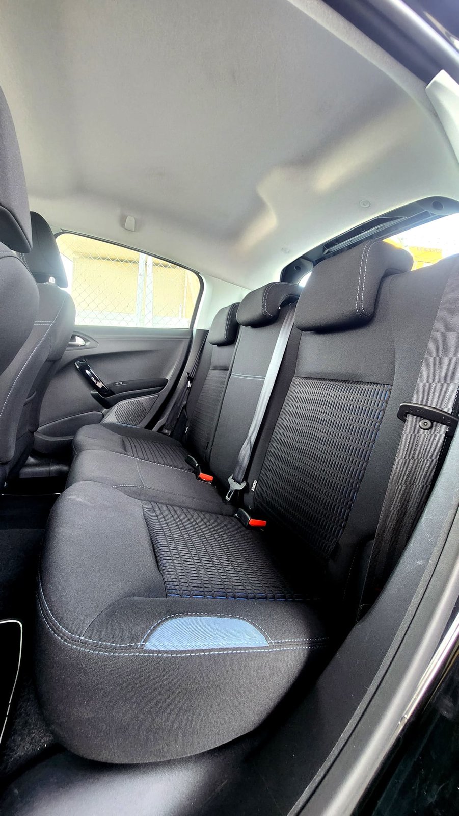 PEUGEOT 208 1.6 e-HDI Allure, Diesel, Occasion / Gebraucht, Handschaltung - 6