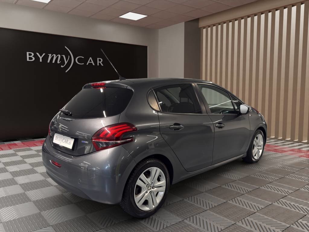 PEUGEOT 208 1.2 PureTech Style, Benzin, Occasion / Gebraucht, Handschaltung - 3