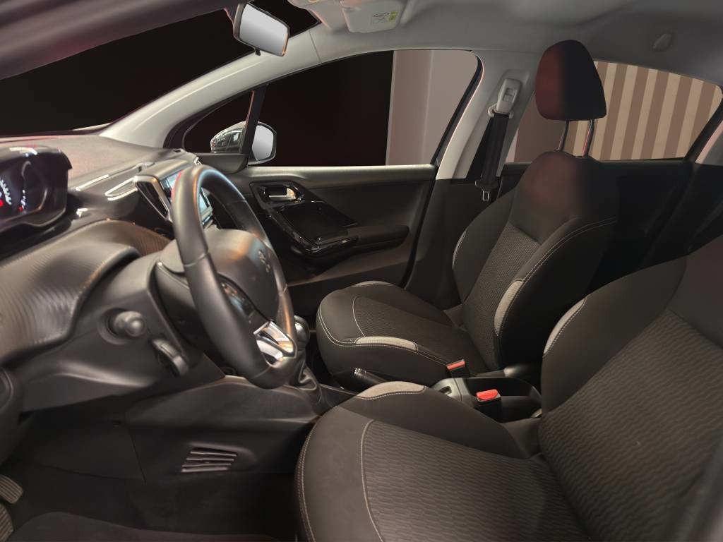 PEUGEOT 208 1.2 PureTech Style, Benzin, Occasion / Gebraucht, Handschaltung - 7