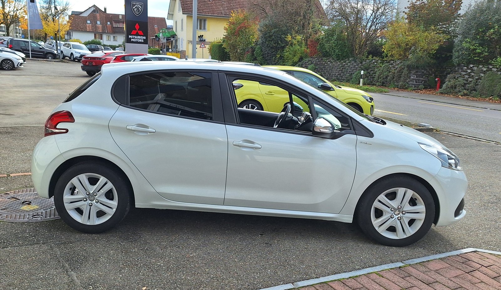 PEUGEOT 208 1.2 PureTech Style, Benzina, Occasioni / Usate, Manuale - 2