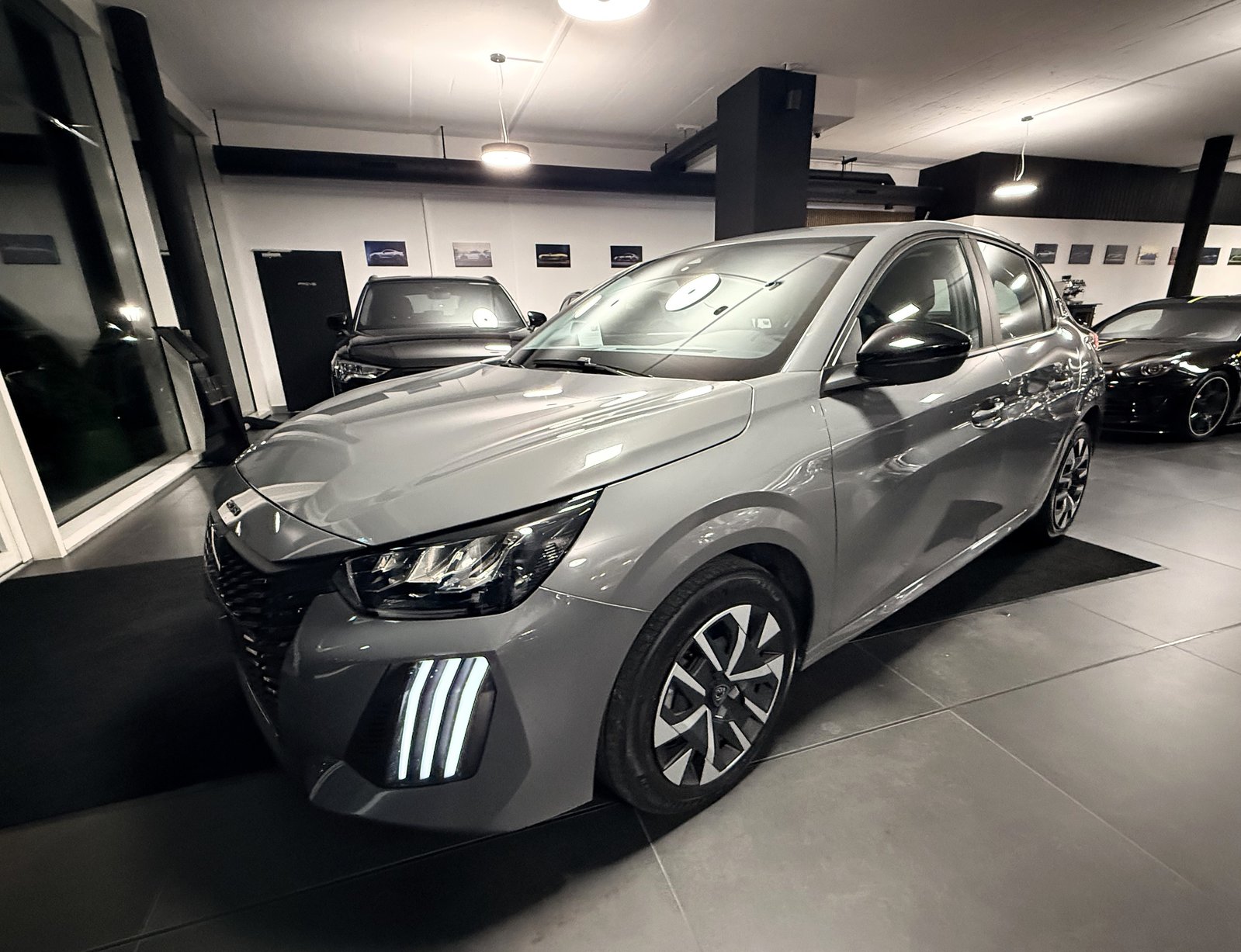 PEUGEOT 208 1.2 PureTech Active, Benzin, Occasion / Gebraucht, Handschaltung - 2