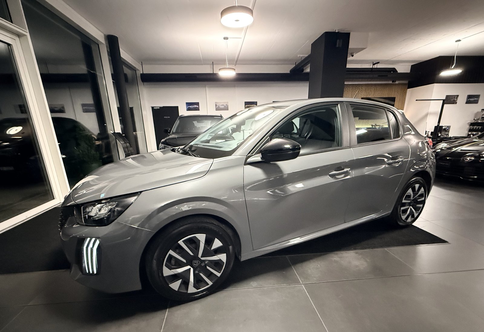 PEUGEOT 208 1.2 PureTech Active, Benzin, Occasion / Gebraucht, Handschaltung - 3