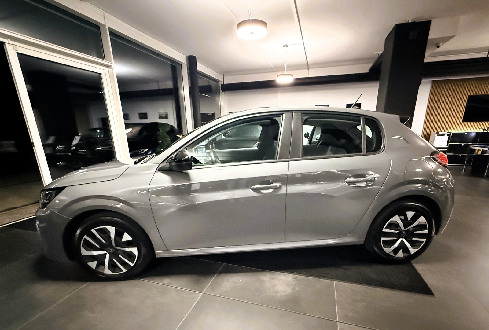 PEUGEOT 208 1.2 PureTech Active, Benzin, Occasion / Gebraucht, Handschaltung - 4