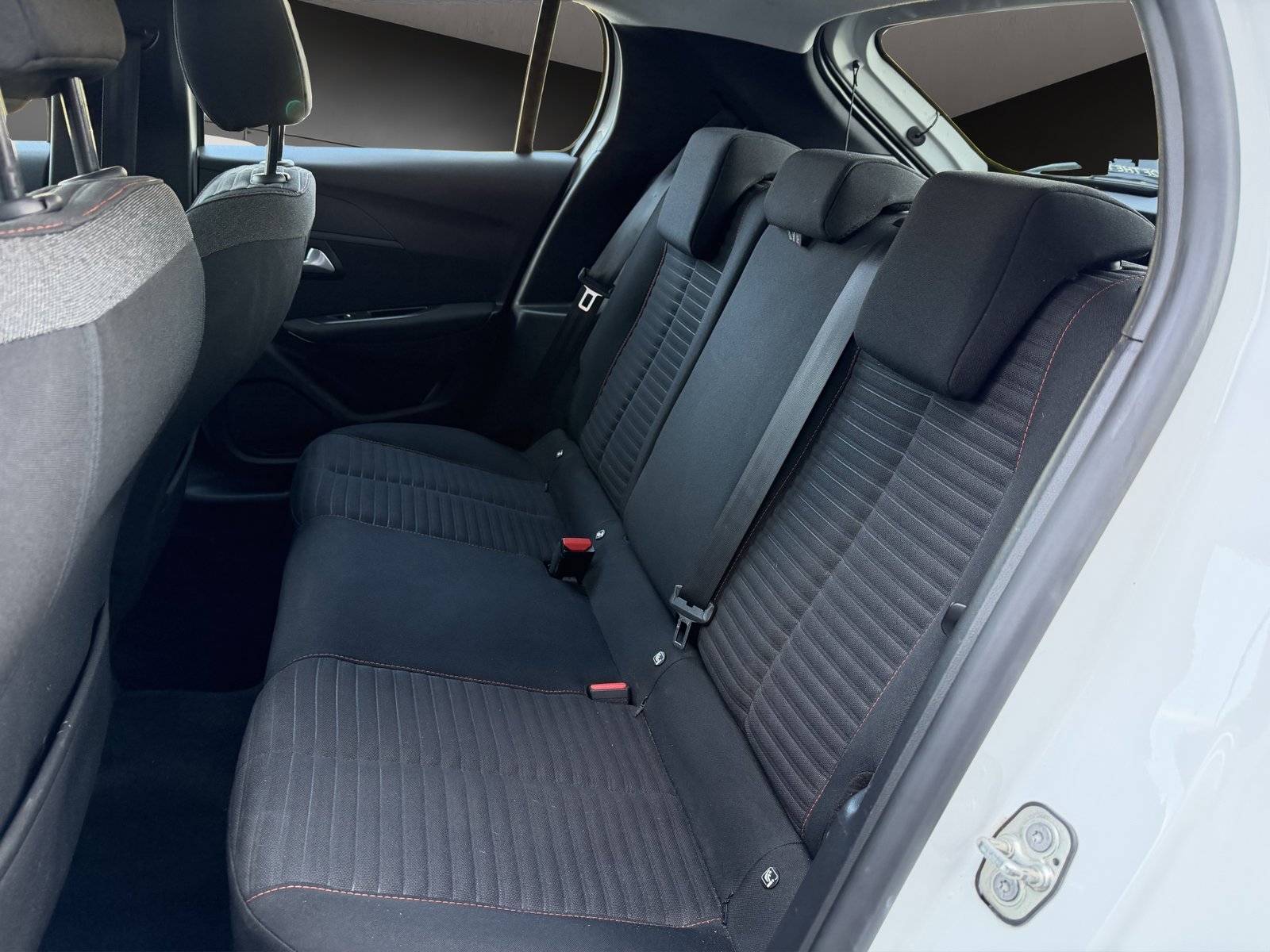 PEUGEOT 208 1.2 PureTech Active, Benzin, Occasion / Gebraucht, Handschaltung - 7