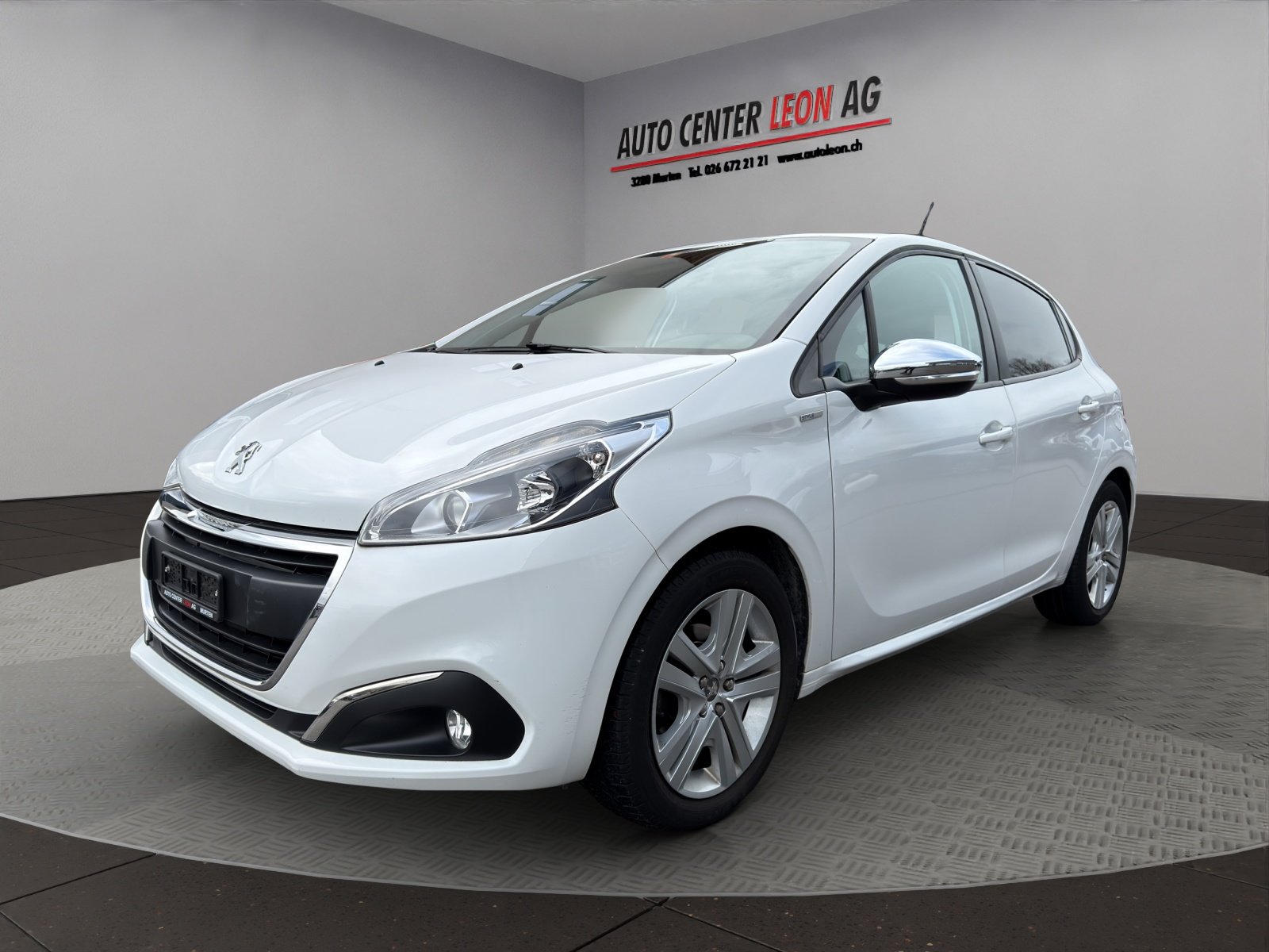 PEUGEOT 208 1.2 PureTech Style, Petrol, Second hand / Used, Manual - 2