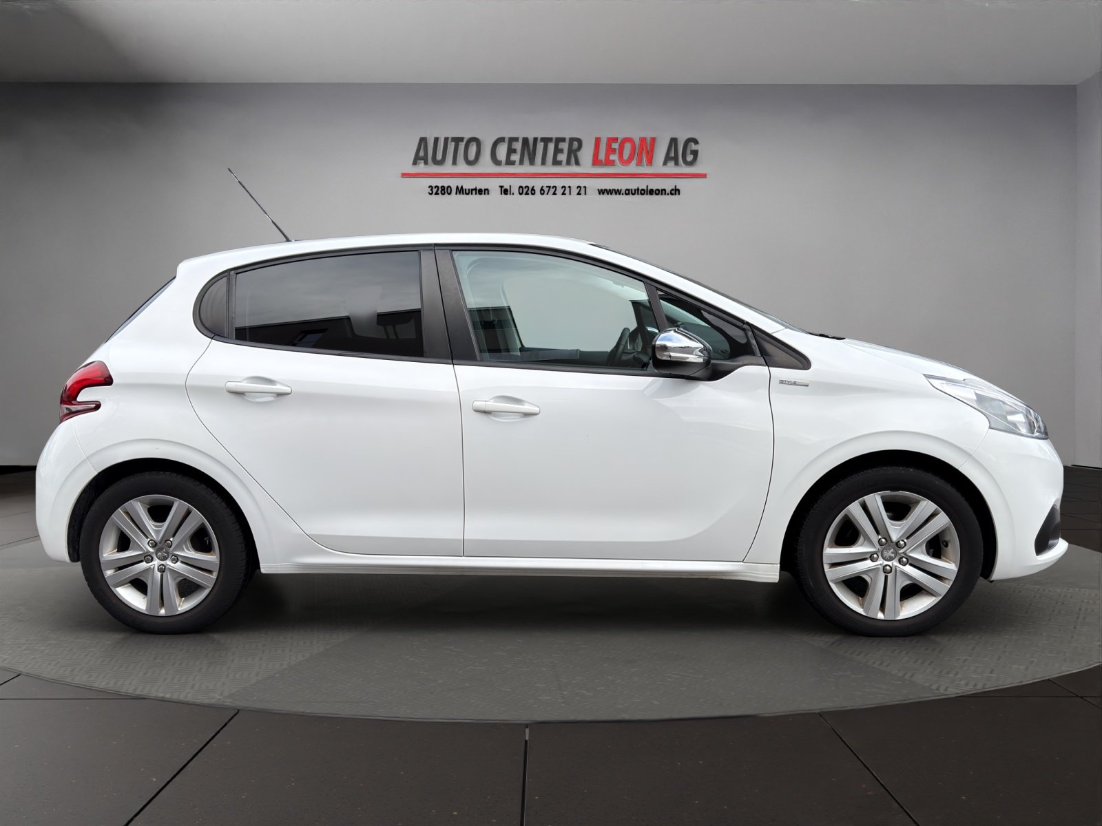 PEUGEOT 208 1.2 PureTech Style, Petrol, Second hand / Used, Manual - 7