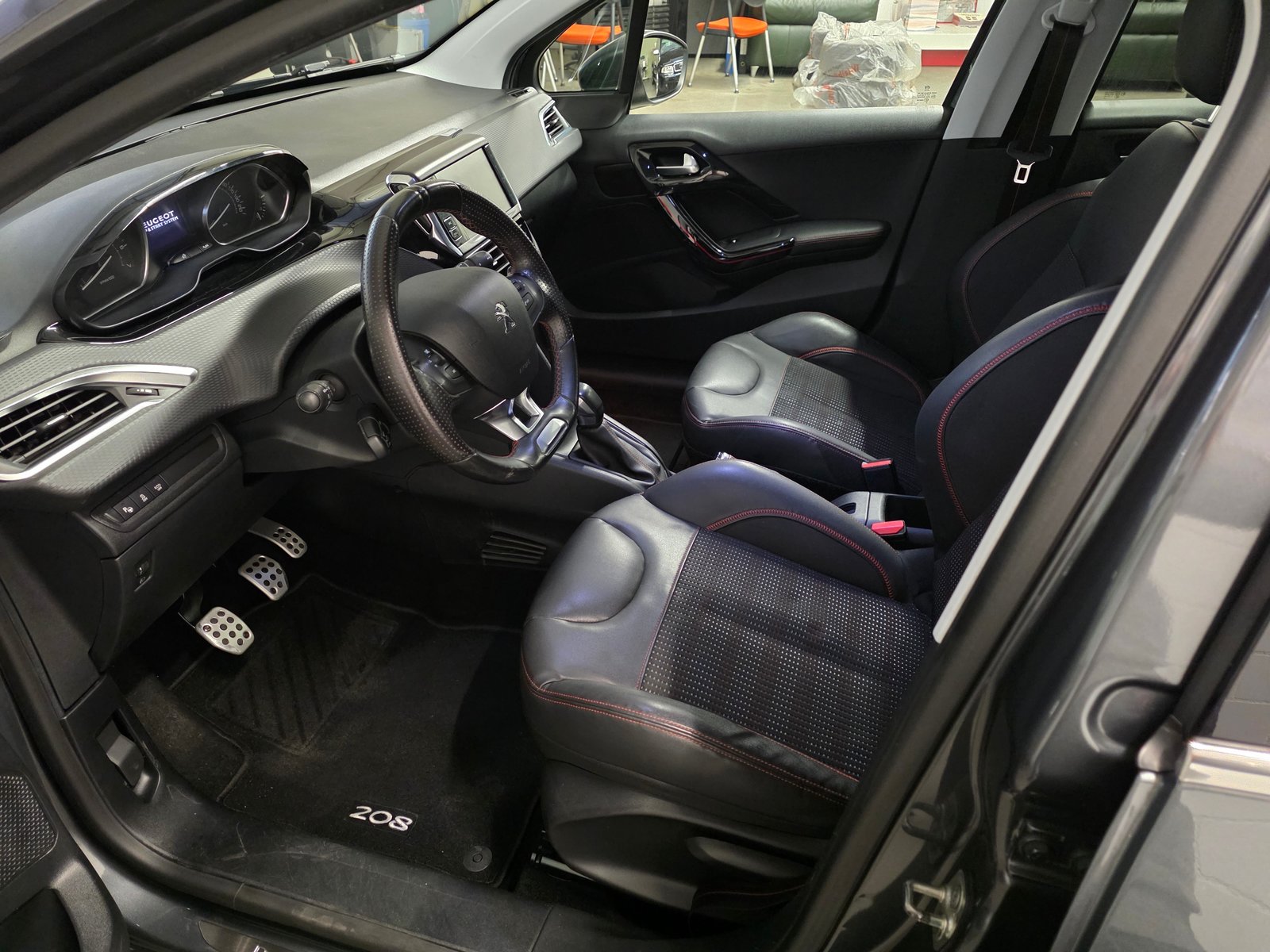 PEUGEOT 208 1.2 PureTech GT Line, Petrol, Second hand / Used, Manual - 4