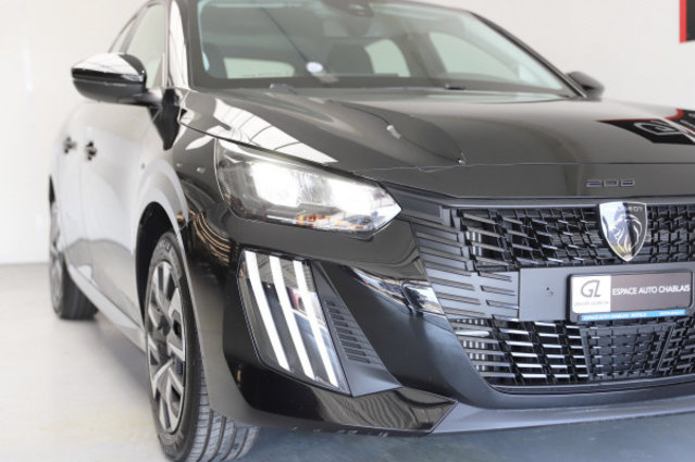 PEUGEOT 208 1.2 MHEV 110 Style, Mild-Hybrid Benzin/Elektro, Occasion / Gebraucht, Automatik - 2