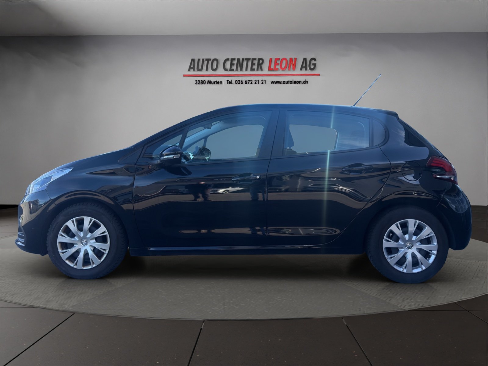 PEUGEOT 208 1.2 PureTech Style, Petrol, Second hand / Used, Manual - 3