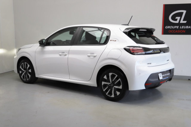 PEUGEOT 208 1.2 MHEV 110 Style, Mild-Hybrid Benzin/Elektro, Occasion / Gebraucht, Automatik - 3