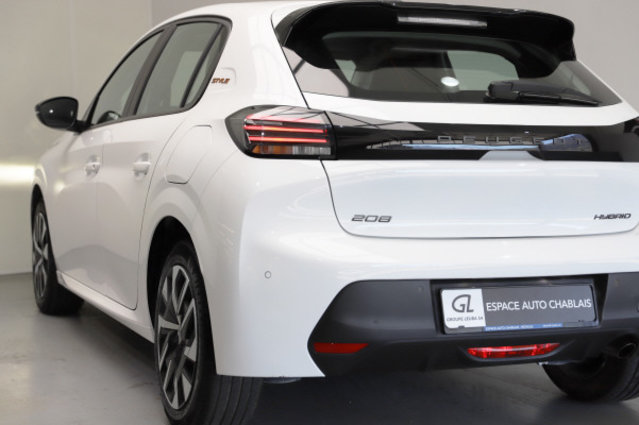 PEUGEOT 208 1.2 MHEV 110 Style, Mild-Hybrid Benzin/Elektro, Occasion / Gebraucht, Automatik - 4