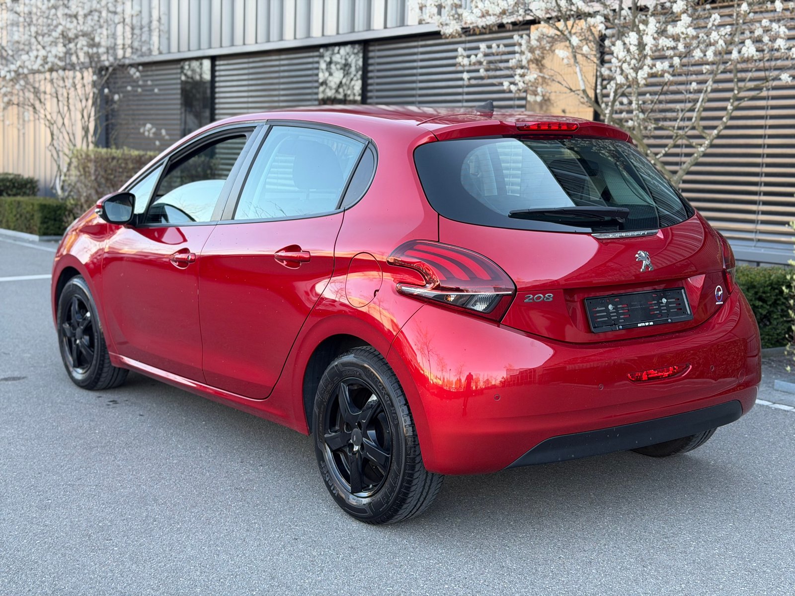 PEUGEOT 208 1.2 PureTech Active, Benzin, Occasion / Gebraucht, Handschaltung - 7