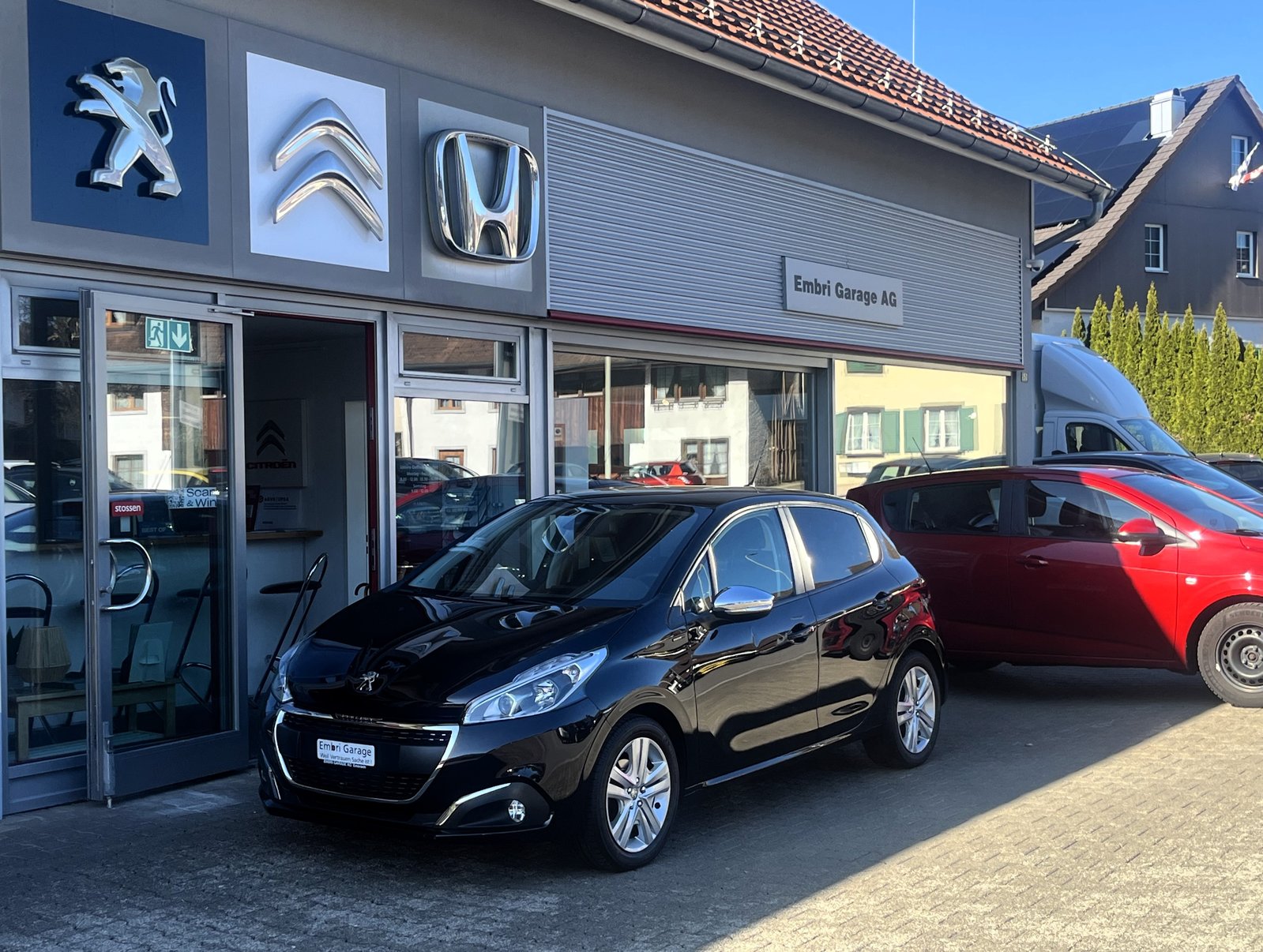 PEUGEOT 208 1.2 PureTech Signature EAT6