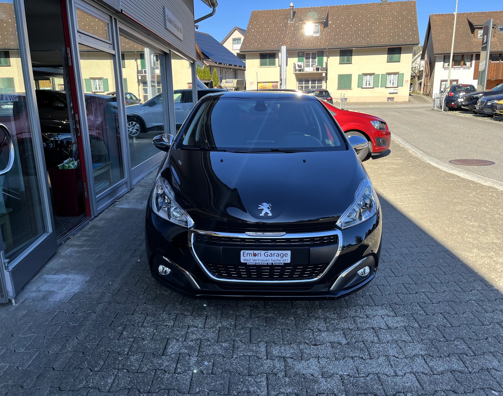PEUGEOT 208 1.2 PureTech Signature EAT6, Petrol, Second hand / Used, Automatic - 2