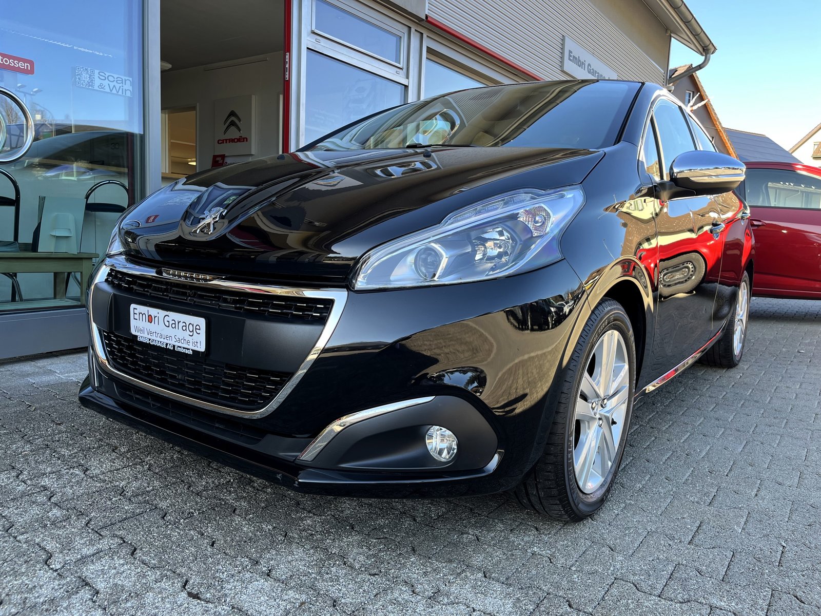 PEUGEOT 208 1.2 PureTech Signature EAT6, Petrol, Second hand / Used, Automatic - 3