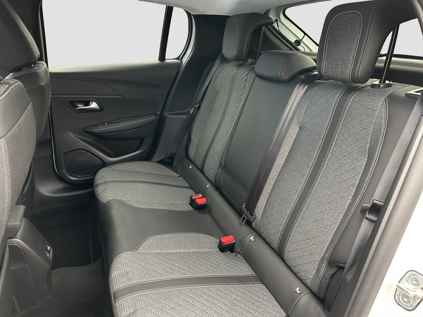 PEUGEOT 208 1.2 MHEV 110PS Allure - Rückfahrkamera - NAVI, Hybride Léger Essence/Électricité, Occasion / Utilisé, Automatique - 7