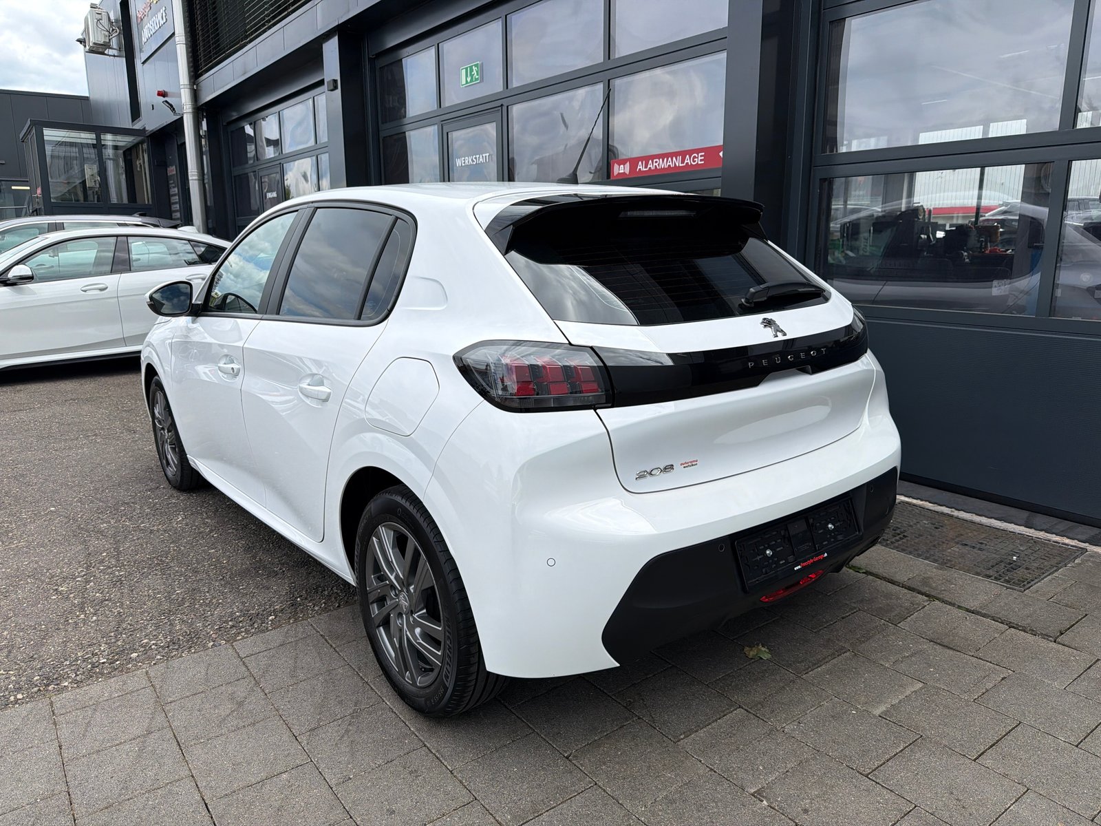 PEUGEOT 208 1.2 PureTech Active Pack, Benzin, Occasion / Gebraucht, Handschaltung - 4
