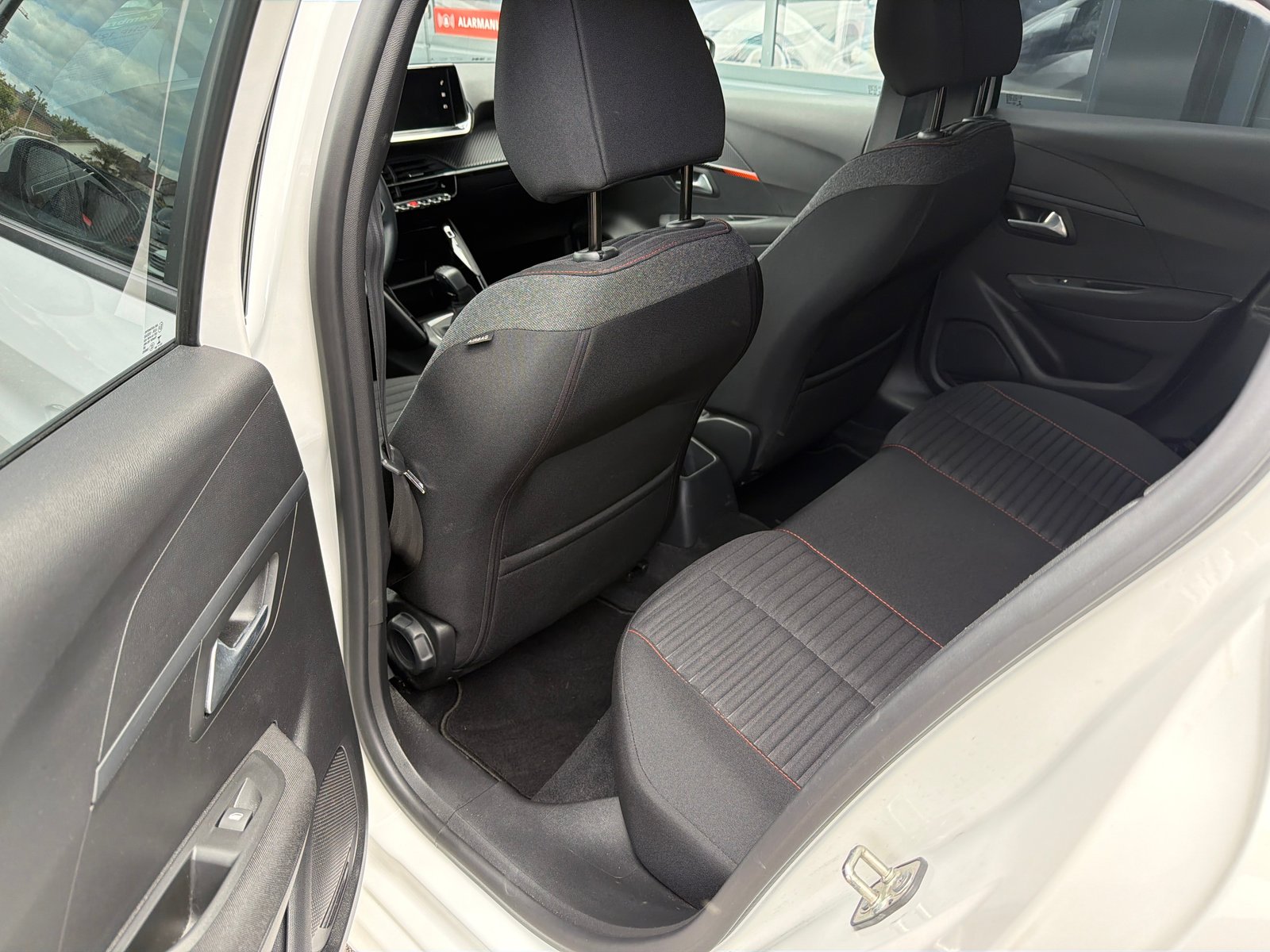 PEUGEOT 208 1.2 PureTech Active Pack, Benzin, Occasion / Gebraucht, Handschaltung - 7