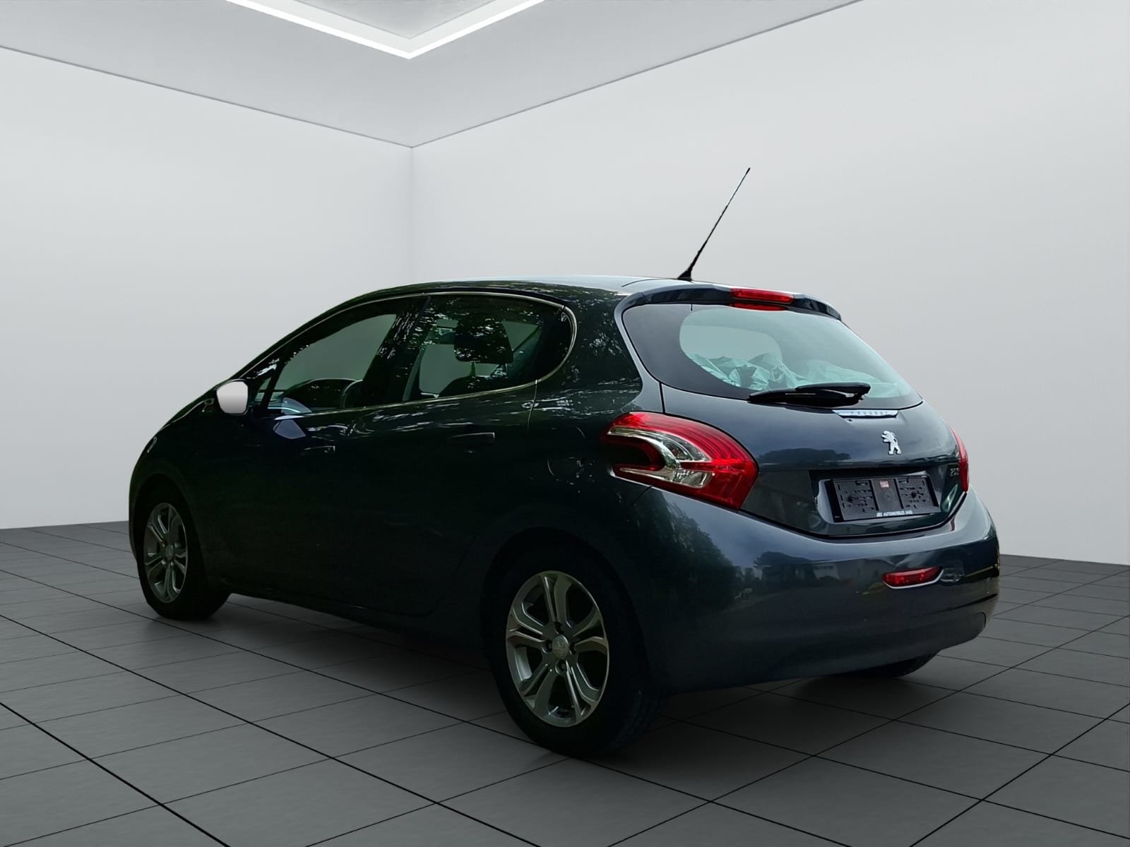 PEUGEOT 208 1.2 VTI Access, Petrol, Second hand / Used, Manual - 5