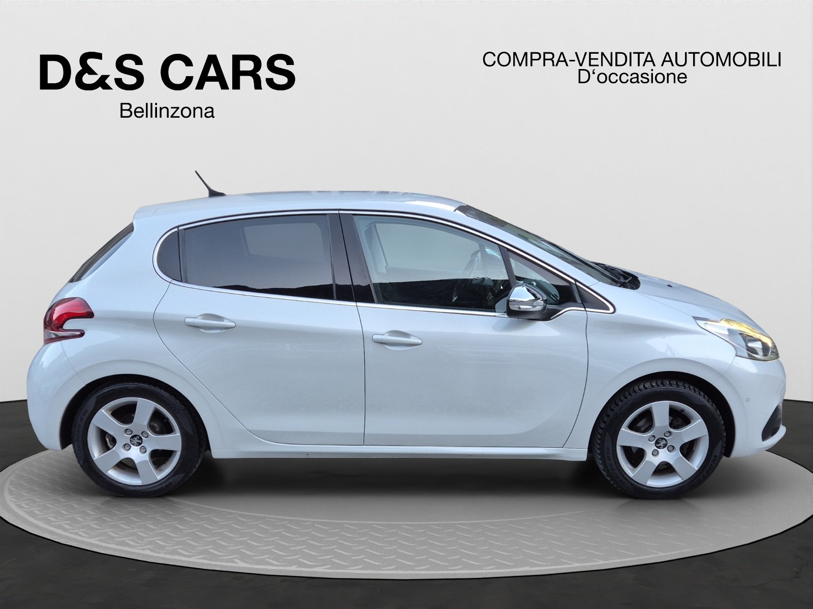 PEUGEOT 208 1.2 PureTech Allure, Petrol, Second hand / Used, Manual - 6
