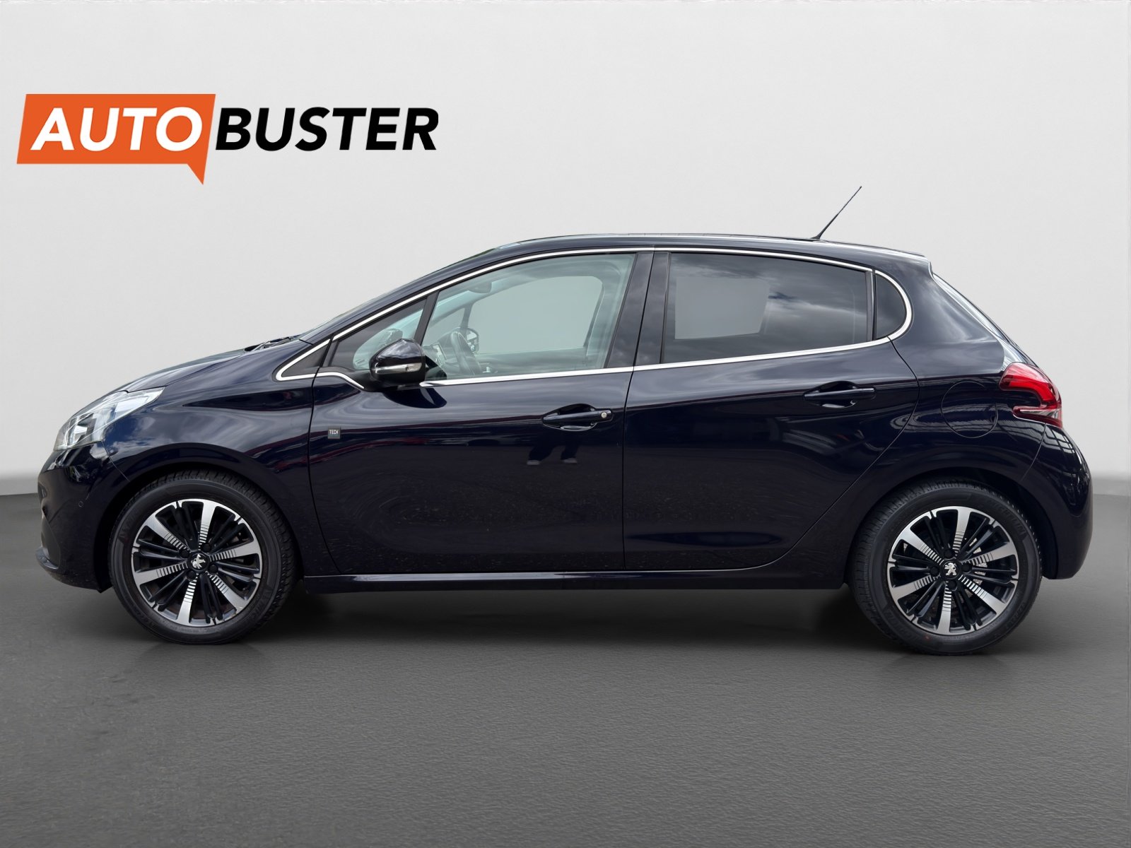 PEUGEOT 208 1.2 PureTech Signature, Benzin, Occasion / Gebraucht, Handschaltung - 2