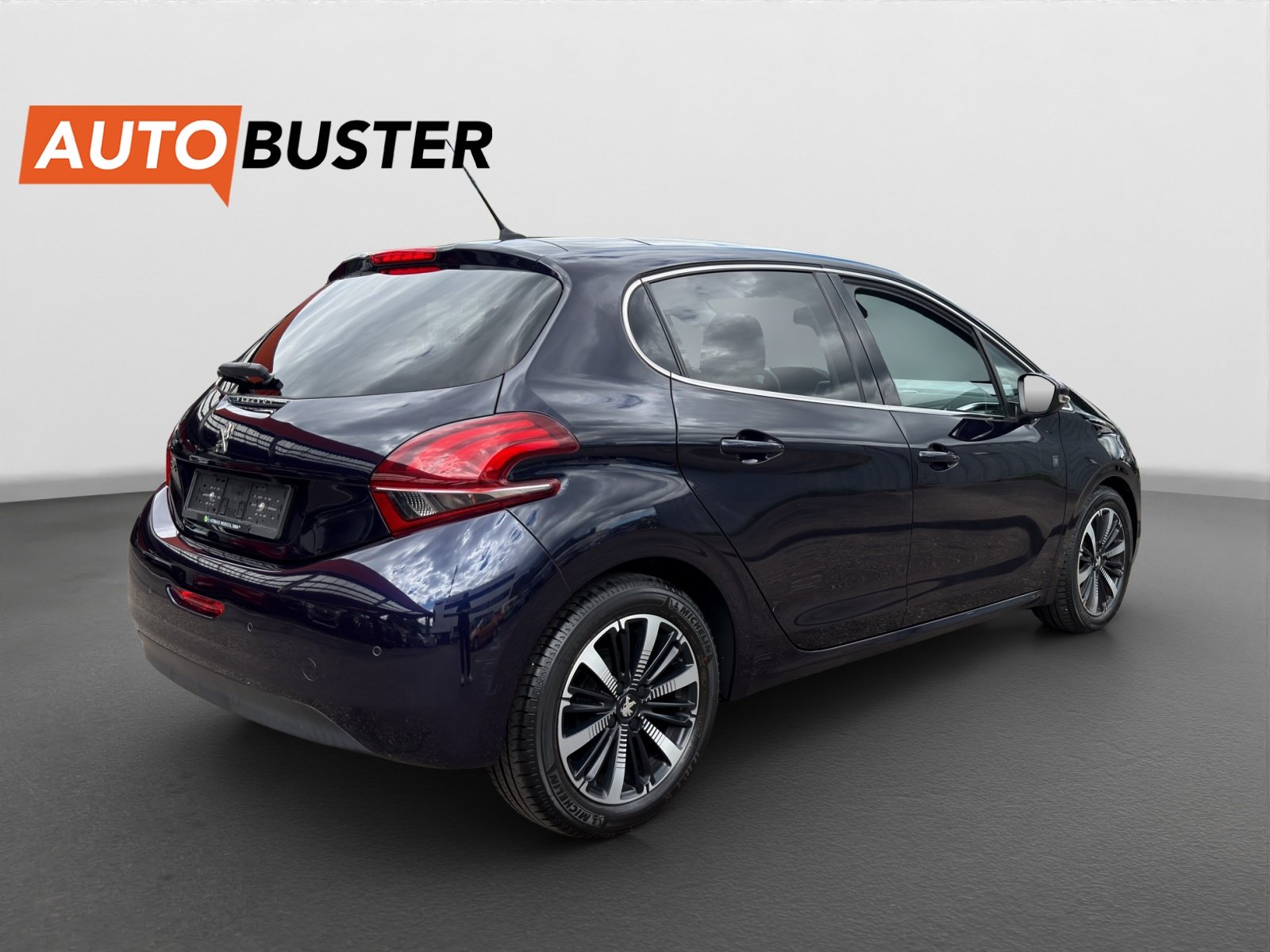 PEUGEOT 208 1.2 PureTech Signature, Benzin, Occasion / Gebraucht, Handschaltung - 5