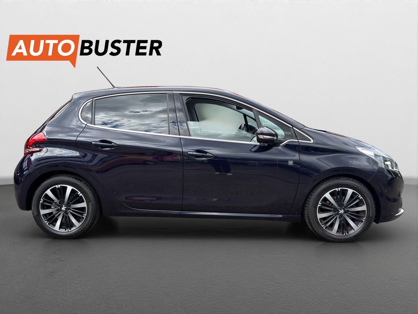 PEUGEOT 208 1.2 PureTech Signature, Benzin, Occasion / Gebraucht, Handschaltung - 6