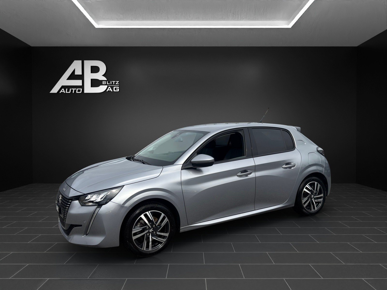 PEUGEOT 208 1.2 PureTech Active mit 101 PS, Benzina, Occasioni / Usate, Manuale - 2