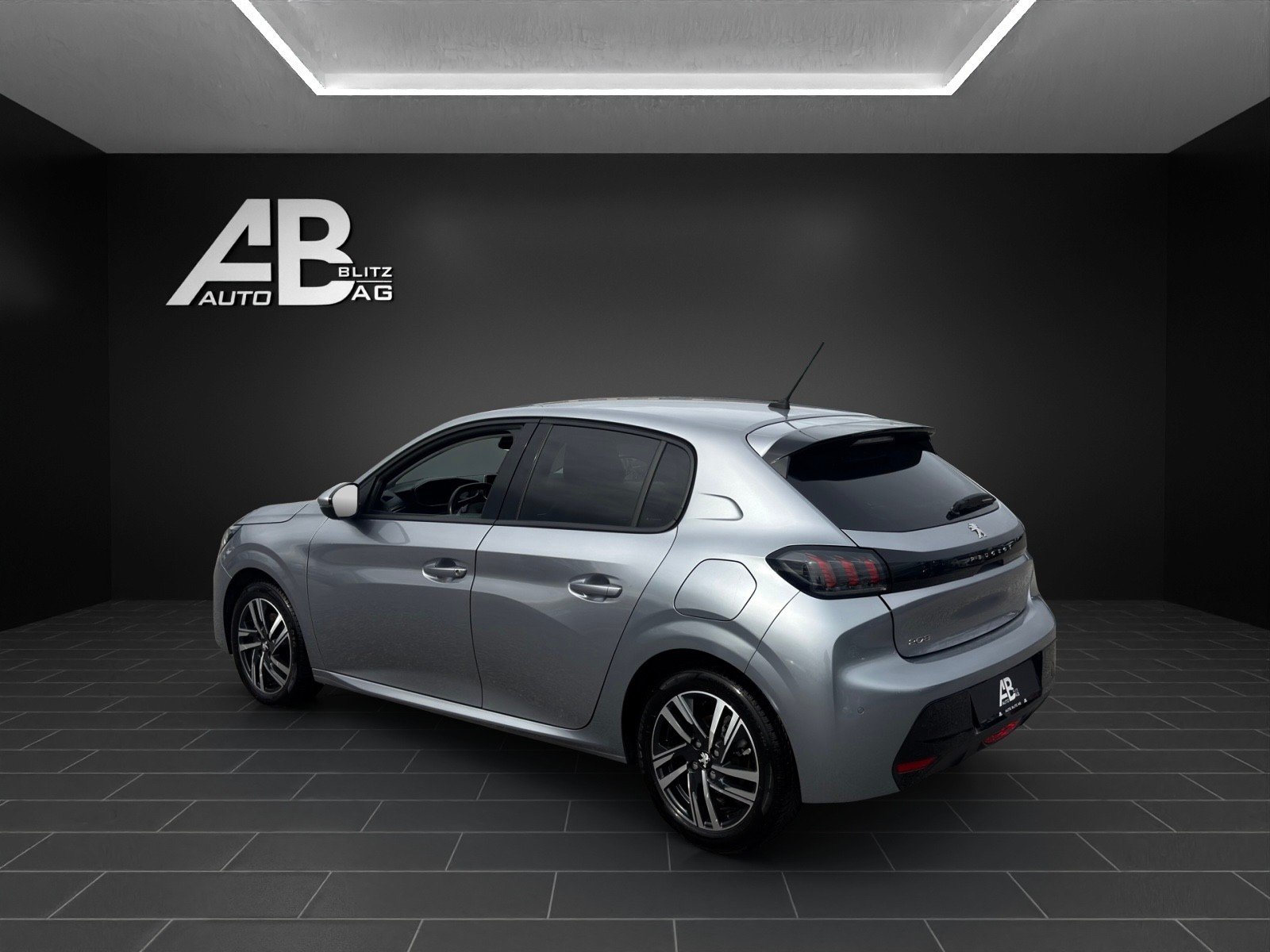 PEUGEOT 208 1.2 PureTech Active mit 101 PS, Benzina, Occasioni / Usate, Manuale - 3