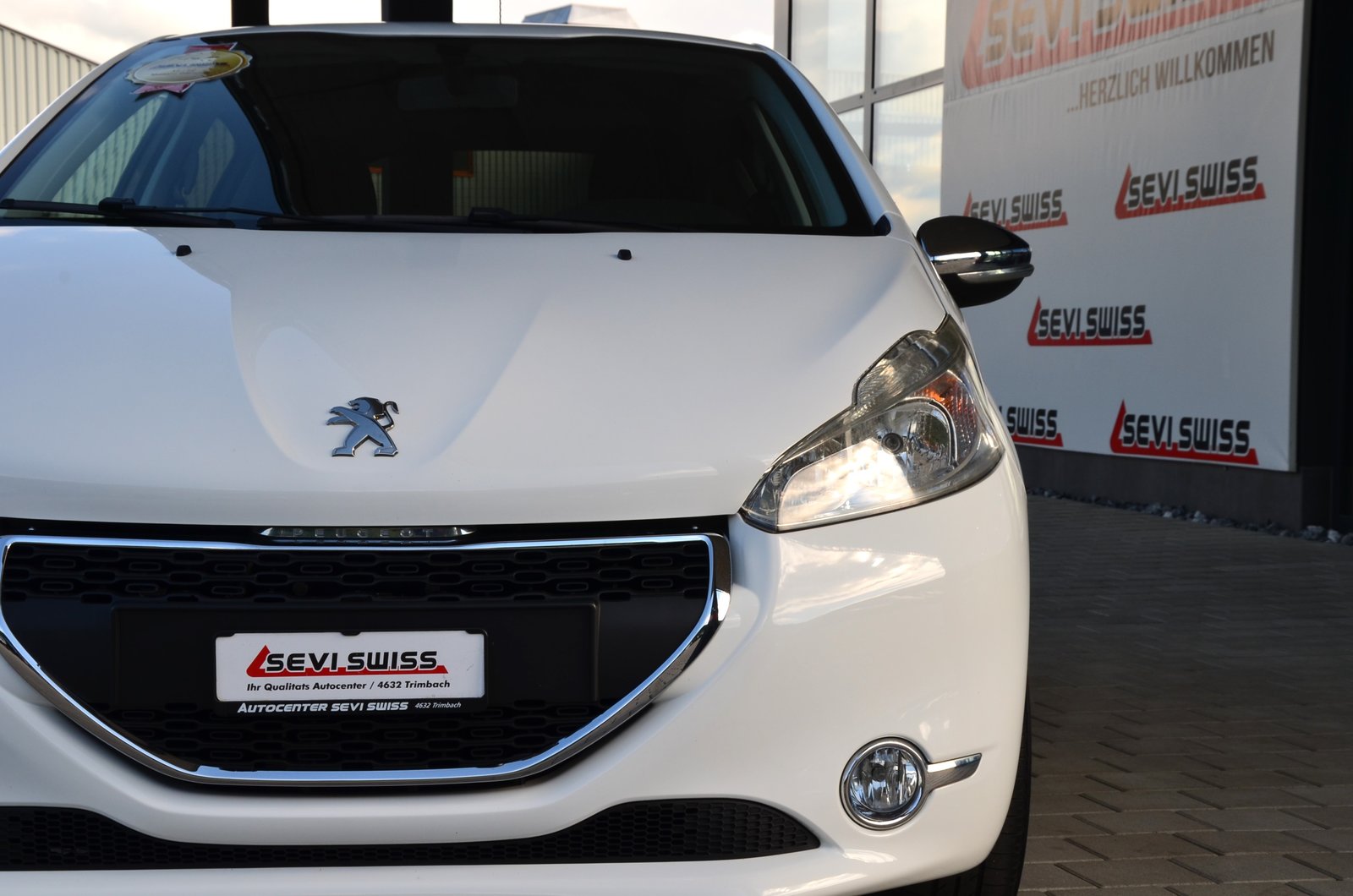 PEUGEOT 208 1.2 VTI Style*Ab MFK,1 Jahr oder 20'000km Garant, Essence, Occasion / Utilisé, Manuelle - 3