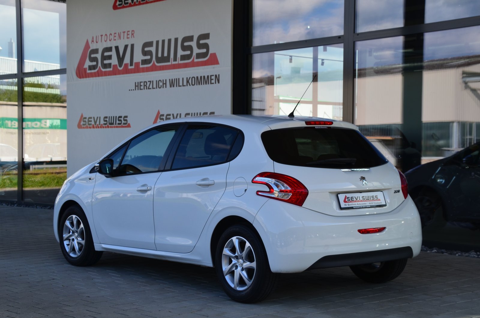 PEUGEOT 208 1.2 VTI Style*Ab MFK,1 Jahr oder 20'000km Garant, Essence, Occasion / Utilisé, Manuelle - 7