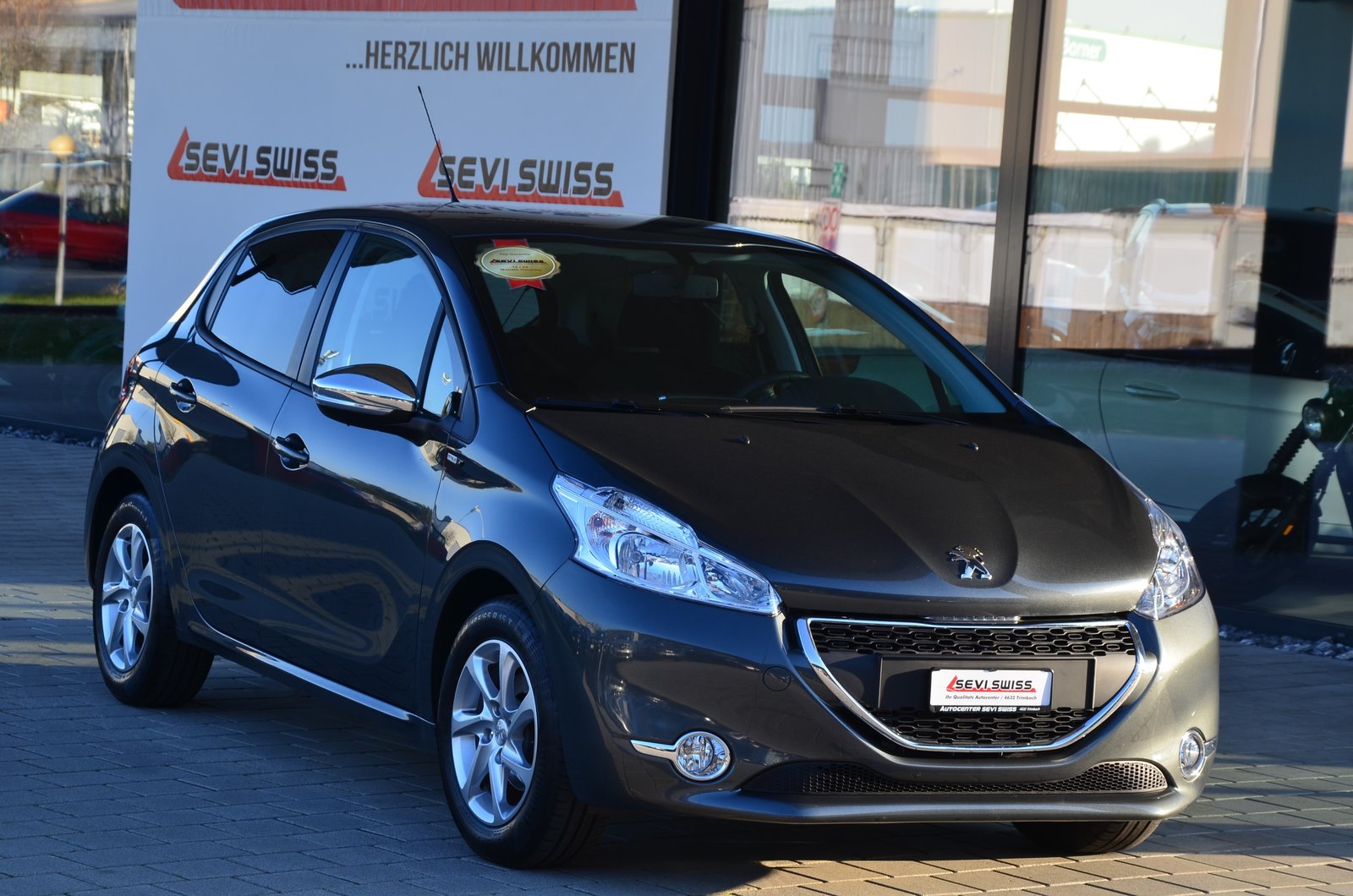 PEUGEOT 208 1.2 VTI Style*Aus erster Hand*Frisch ab MFK,1 Ja