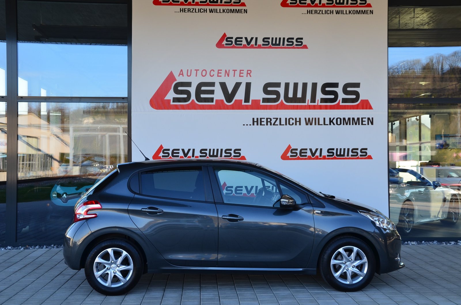 PEUGEOT 208 1.2 VTI Style*Aus erster Hand*Frisch ab MFK,1 Ja, Benzin, Occasion / Gebraucht, Handschaltung - 5